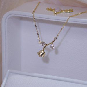 NEW 14K Gold Plated Diamond Rose Necklace d
